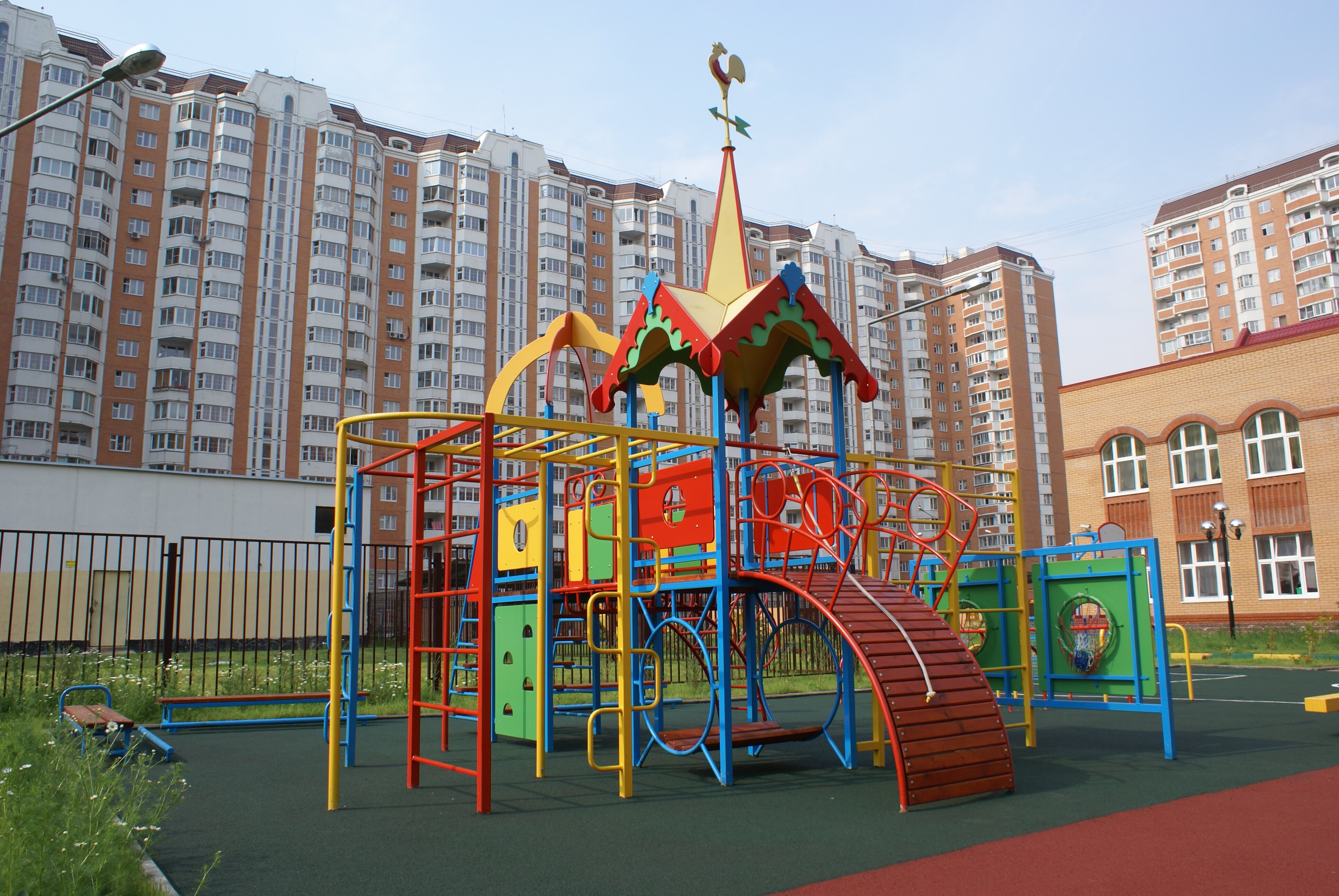 Производство и монтаж игрового и спортивного оборудования для детских площадок